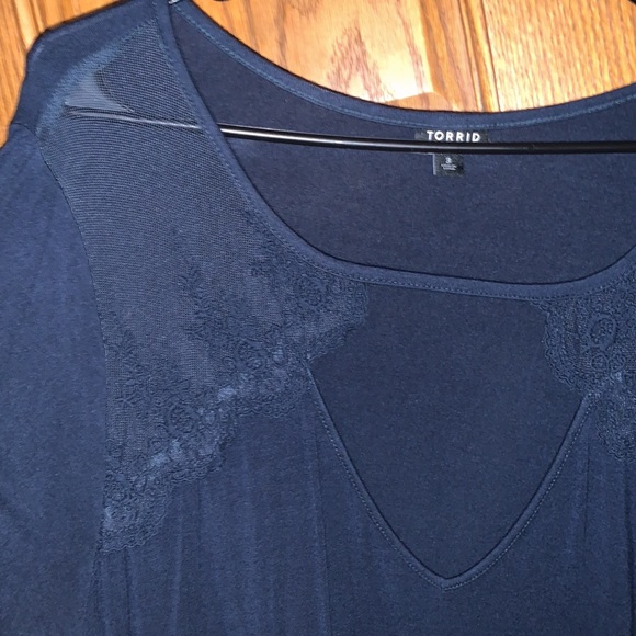 Torrid cutout long sleeve - Picture 2 of 3